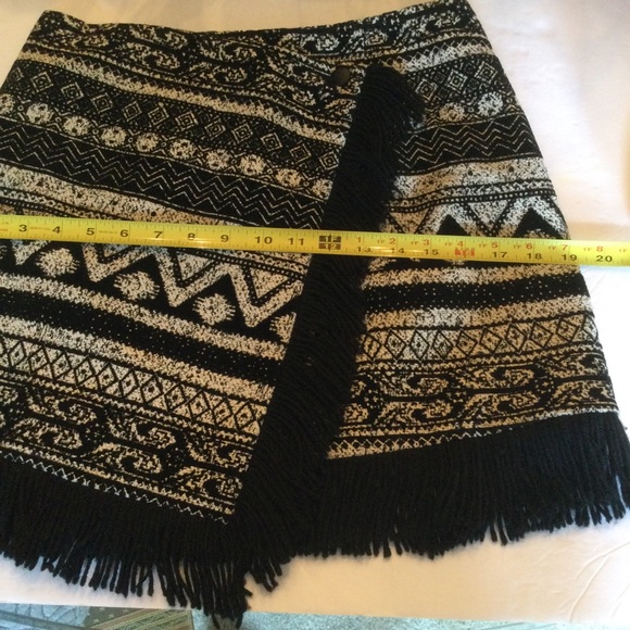 1.State B/W Aztec Print Fringed Hem Cross Front Wrap Mini Skirt Size SP - Picture 8 of 9